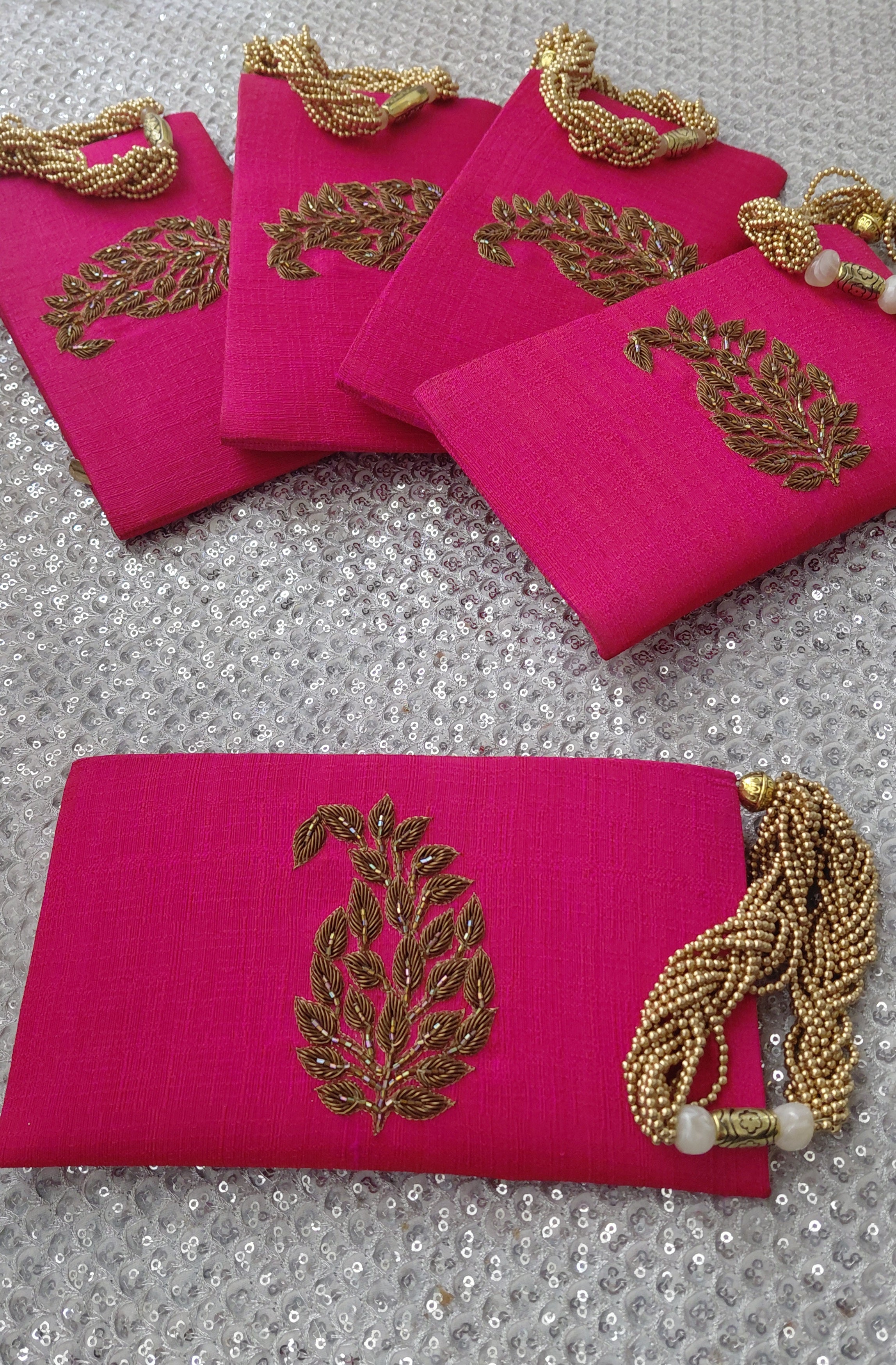 Paisley Motif Velvet Zardozi Wristlet