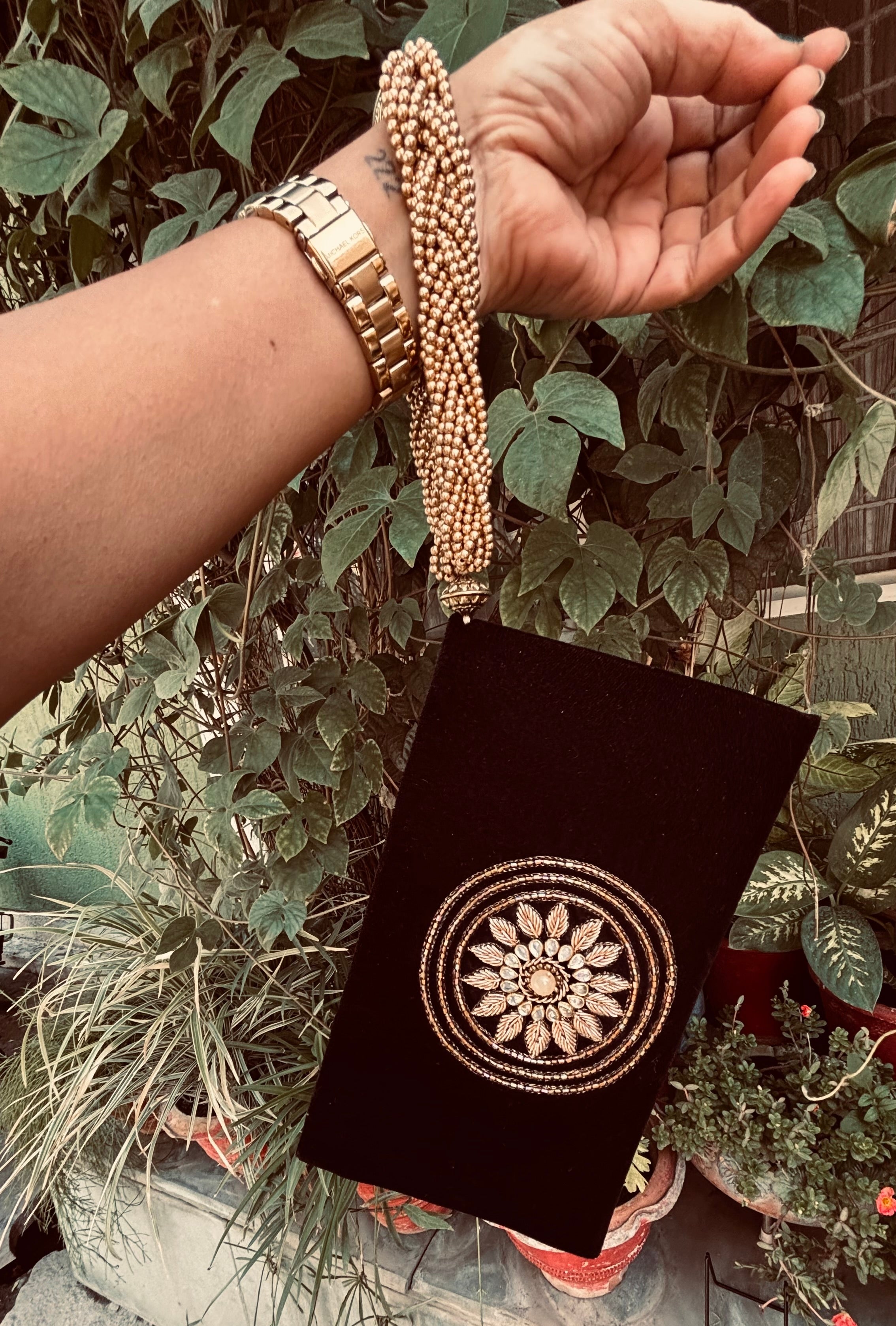 Black Velvet Zardozi Motif Wristlet